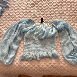 Crop top long sleeve shirt, beautiful light blue color. Barely worn! Size M